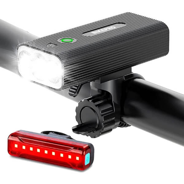 BikePro LED Fietsverlichting Set - 600 Lumen - Voorlicht en Achterlicht - Valbestendig - Fietslamp - Koplamp fiets - Fietslampjes - Fietslichten BikePro LED Fietsverlichting Set - 600 Lumen - Voorlicht en Achterlicht - Valbestendig - Fietslamp - Koplamp fiets - Fietslampjes - Fietslichten